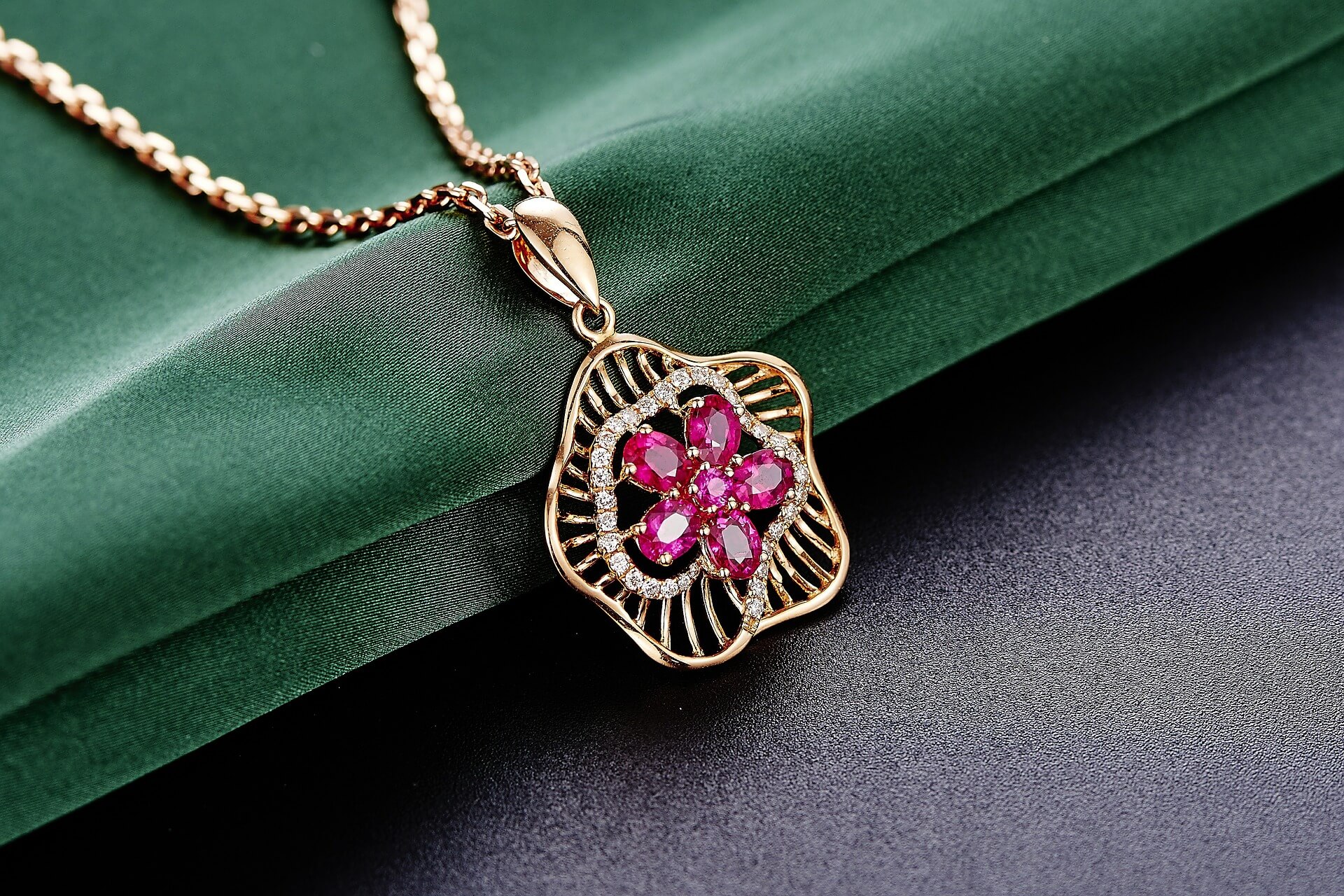 tommy hilfiger schmuck hintergrund